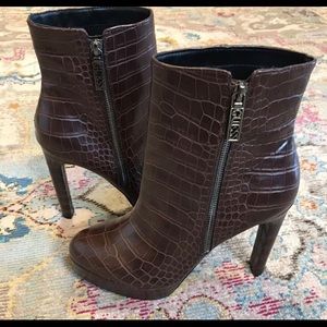 Guess Womens Stiletto Heel Ankle Bootie Dejah 2 Size US 9 Dark Brown Crocodile
